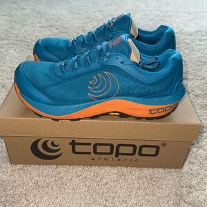 Topo Athletic Men’s MTN RACER 3 Size 9.5 BRAND NEW NEVER WORN